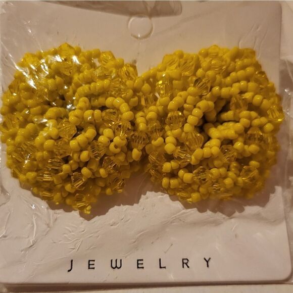 💛 YELLOW 💛 BEADED CLUSTER EARRINGS. STUNNING AND NEW! - Picture 4 of 5